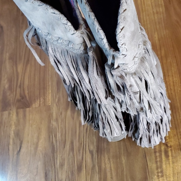 Boots - Picture 3 of 5